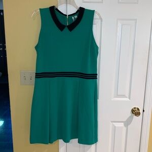 Green Sleeveless Elle Dress with Black Collar - size XL